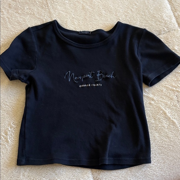 Bundle of 4 Brandy Melville Tees Shorts and Tanks - Picture 11 of 11